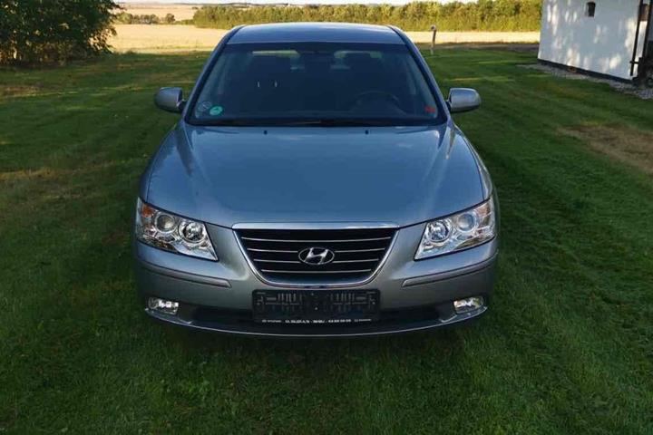 Sølv Hyundai Sonata fra 2009