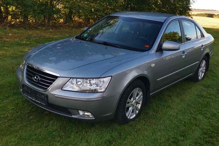 Sølv Hyundai Sonata fra 2009
