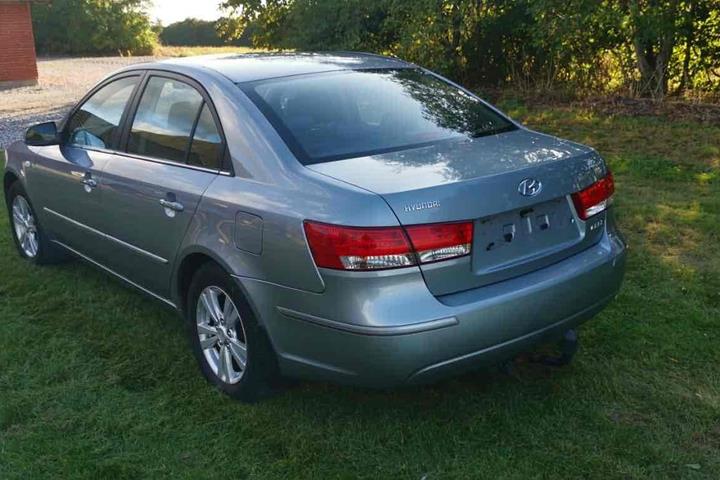 Sølv Hyundai Sonata fra 2009