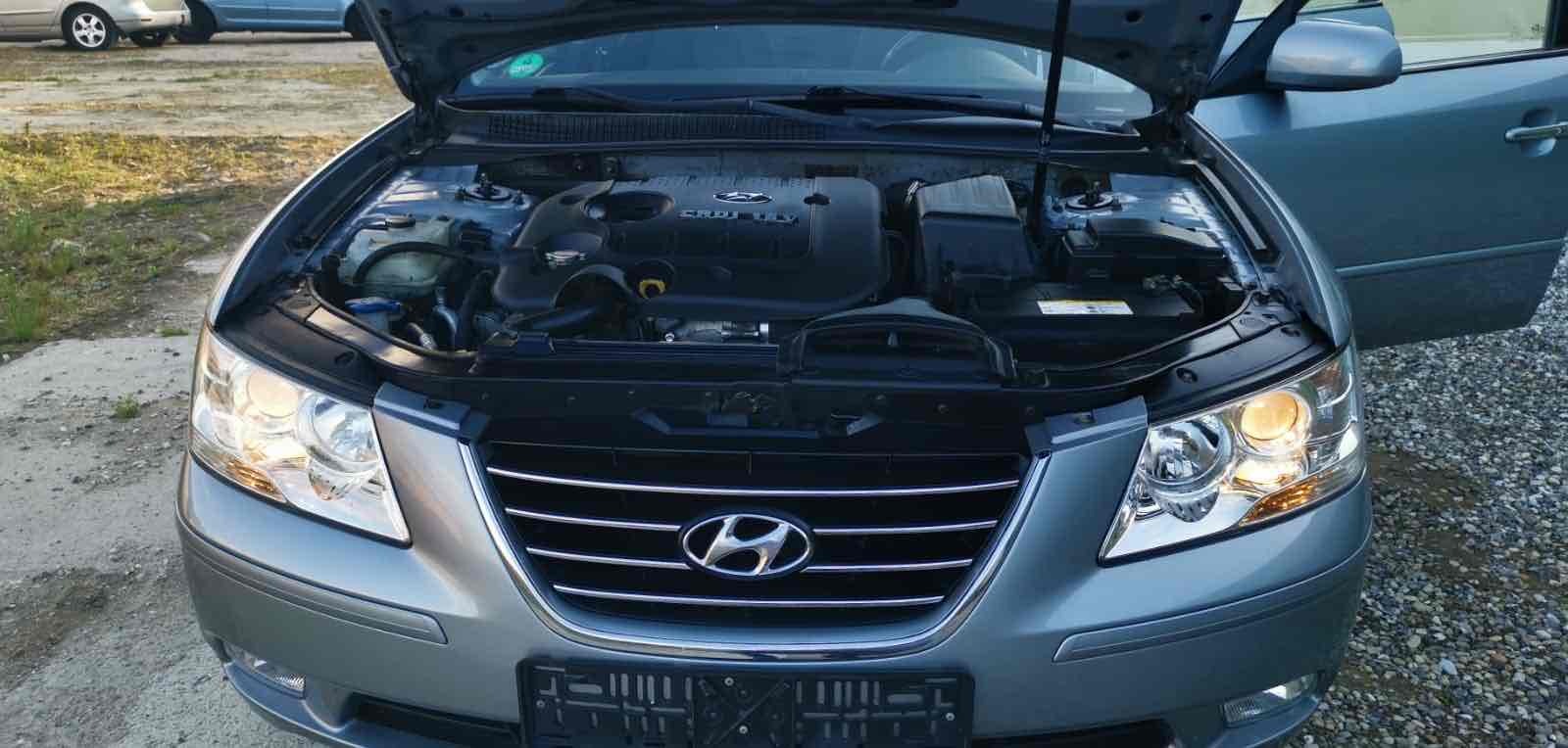 Sølv Hyundai Sonata fra 2009