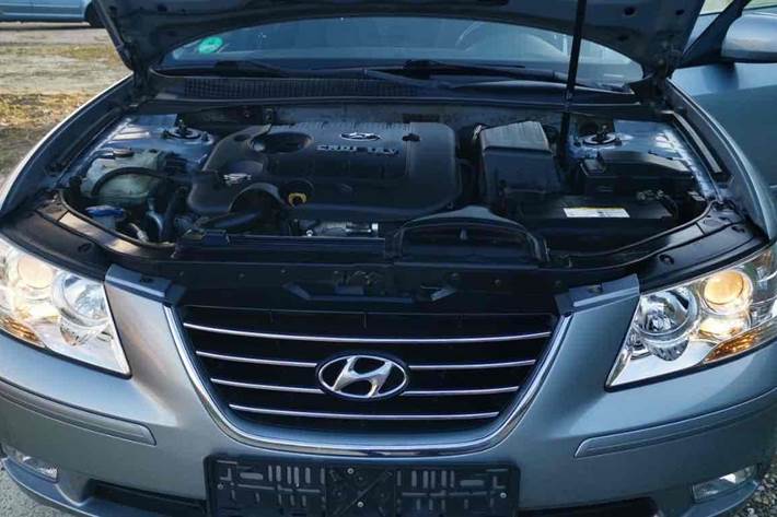 Sølv Hyundai Sonata fra 2009