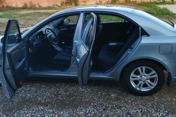 Sølv Hyundai Sonata fra 2009