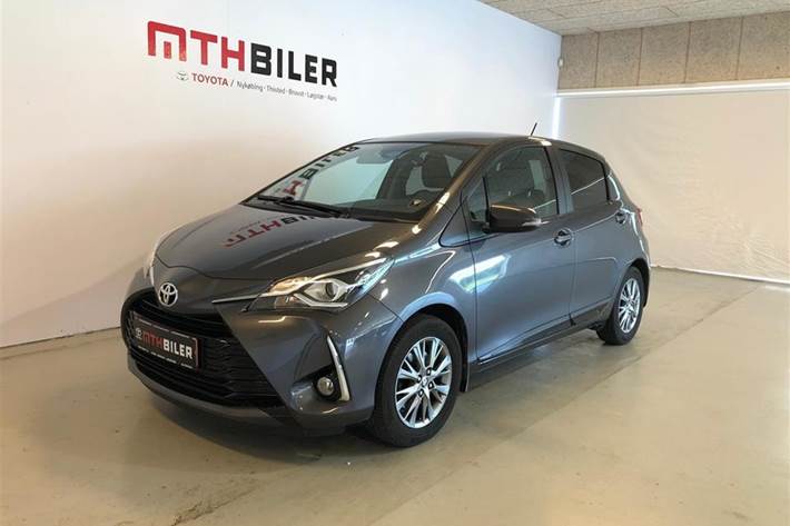 Grå Toyota Yaris fra 2017