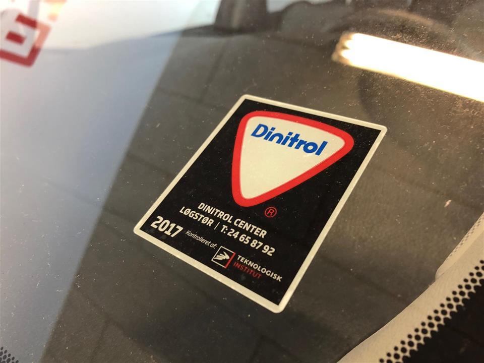 Grå Toyota Yaris fra 2017