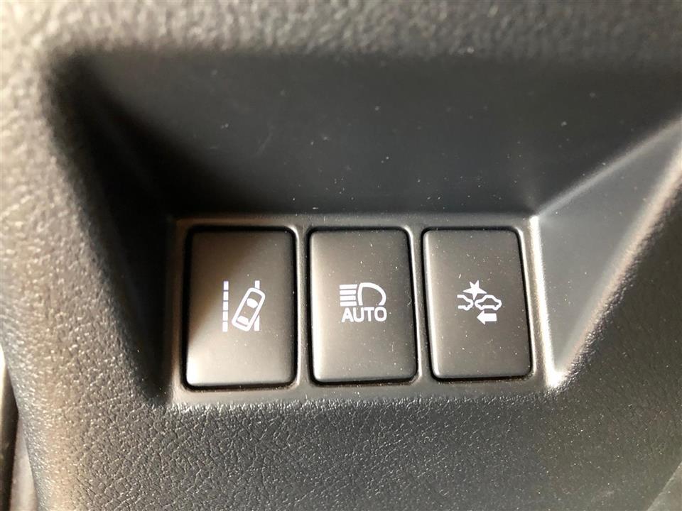 Grå Toyota Yaris fra 2017