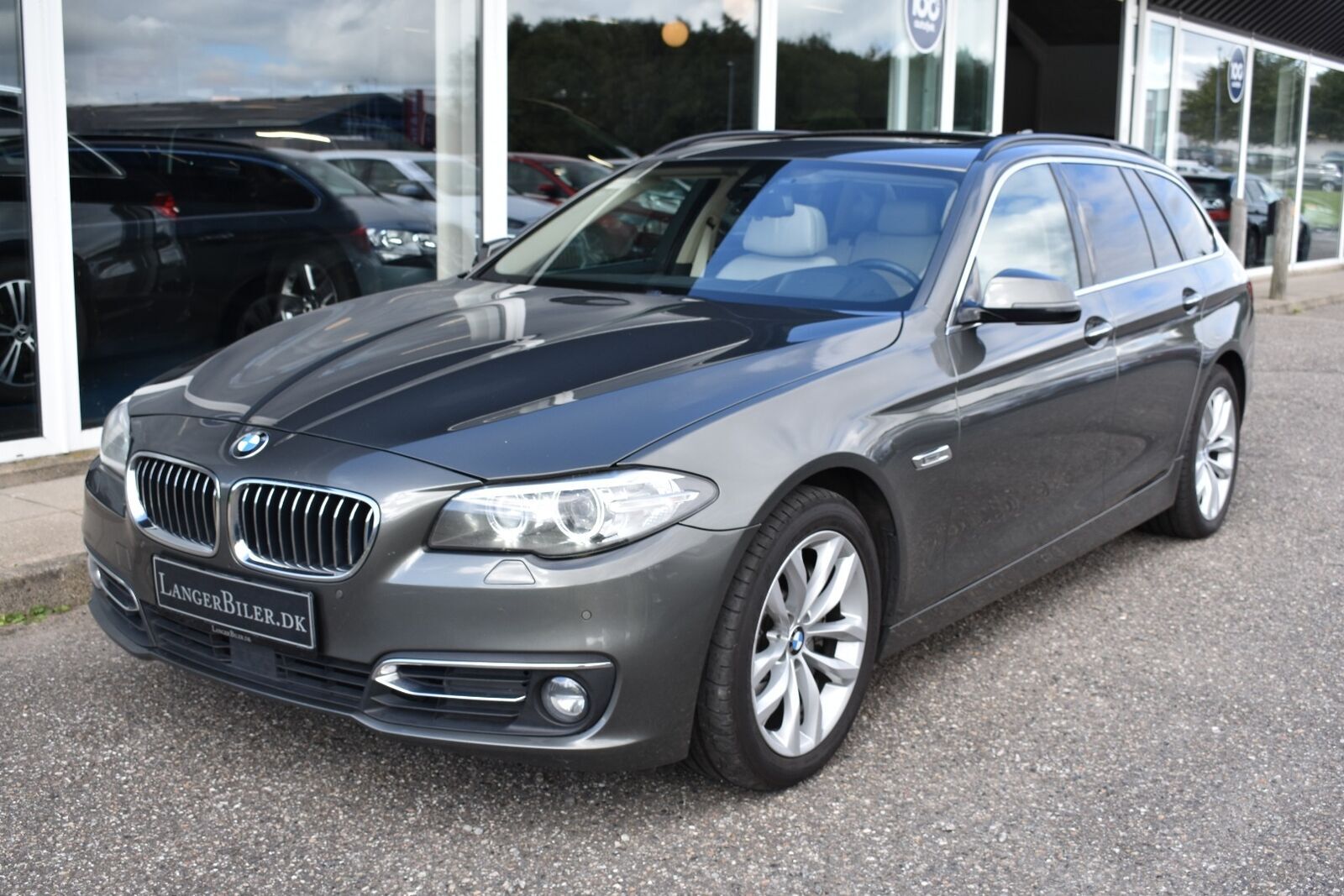 Grå BMW 530d fra 2013