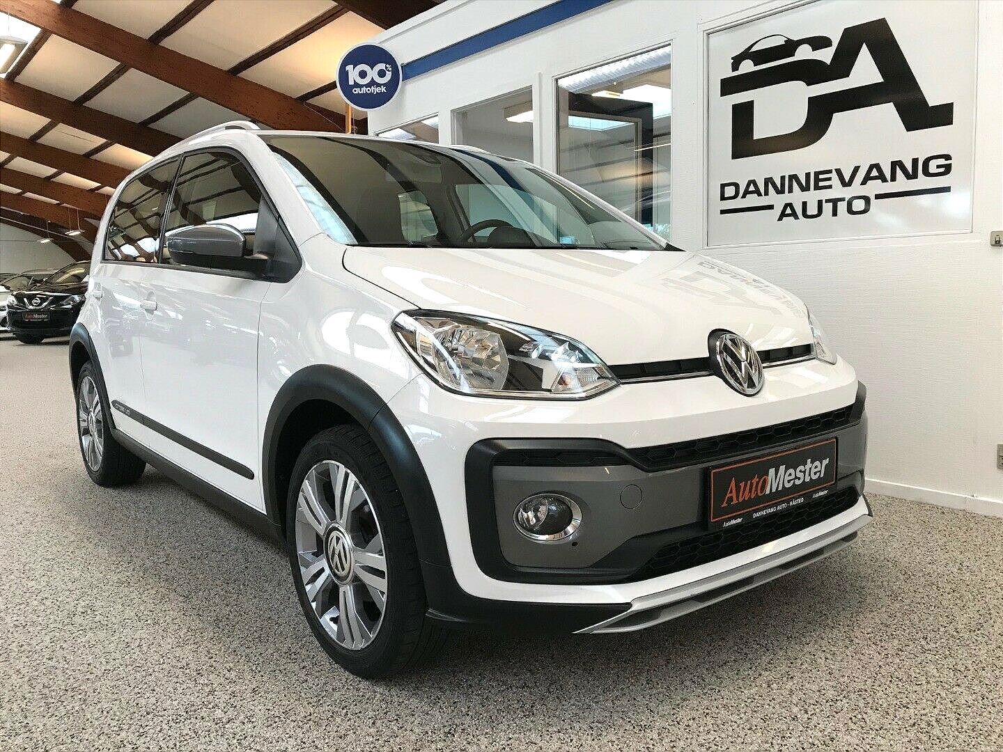 Hvid VW Up! Cross fra 2017