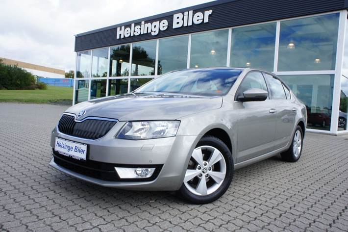 Grå Skoda Octavia fra 2015