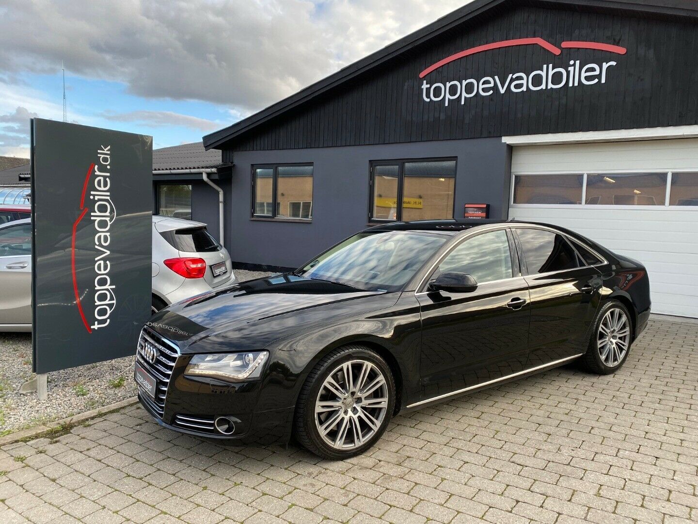 Grå Audi A8 fra 2011
