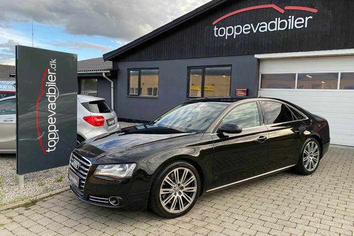 Grå Audi A8 fra 2011