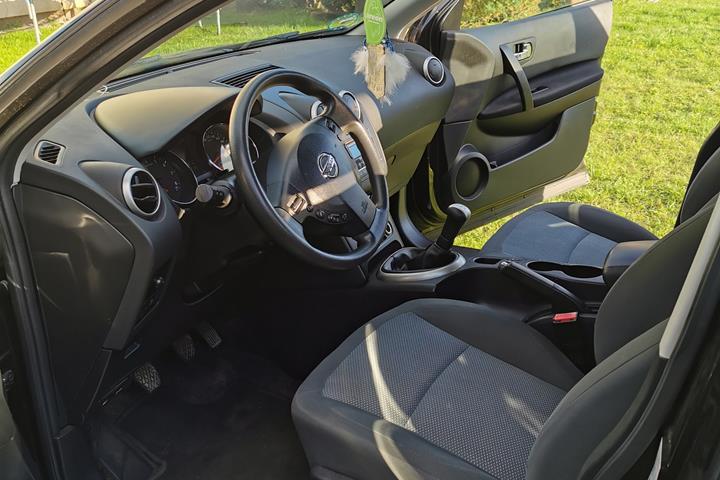 Sort Nissan Qashqai+2 fra 2012