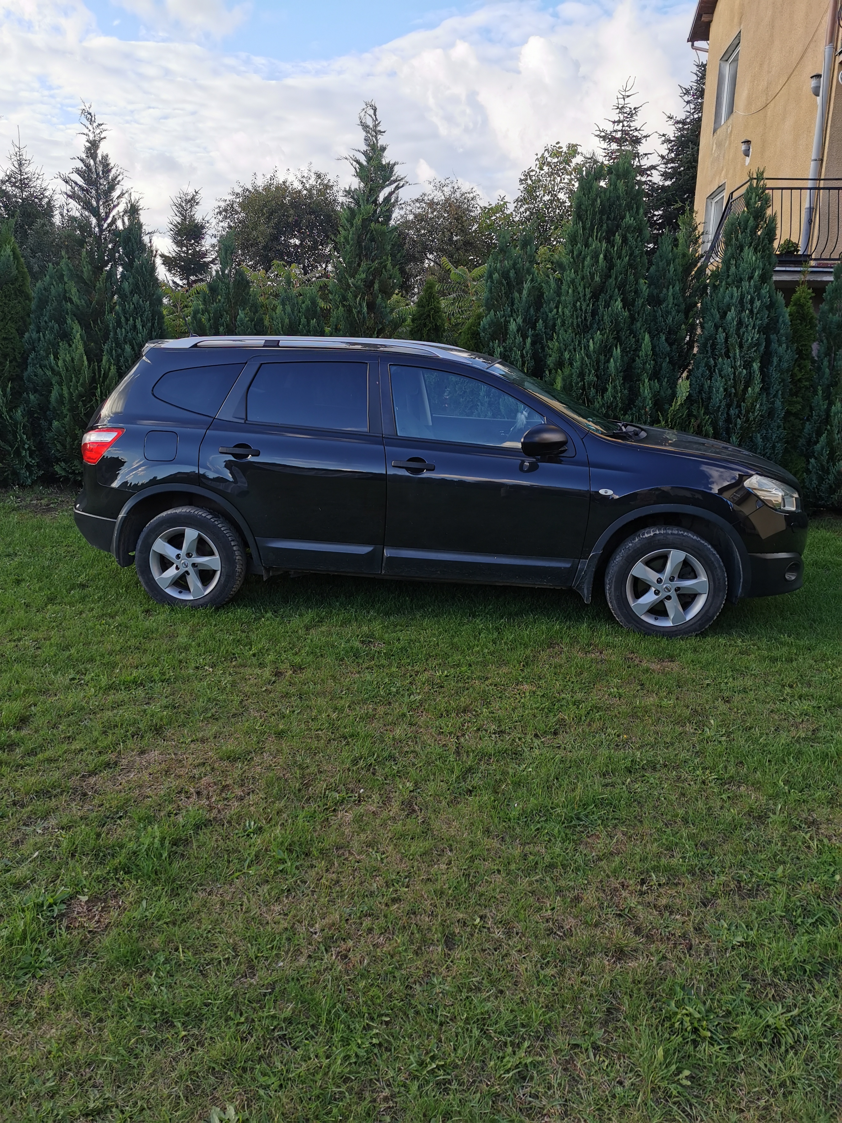 Sort Nissan Qashqai+2 fra 2012