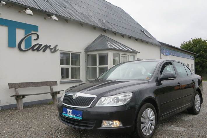 Grå Skoda Octavia fra 2010