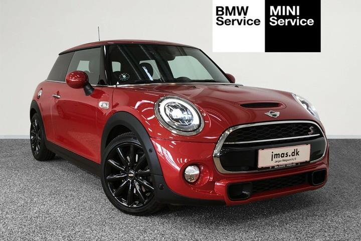 Rød Mini Cooper S fra 2017