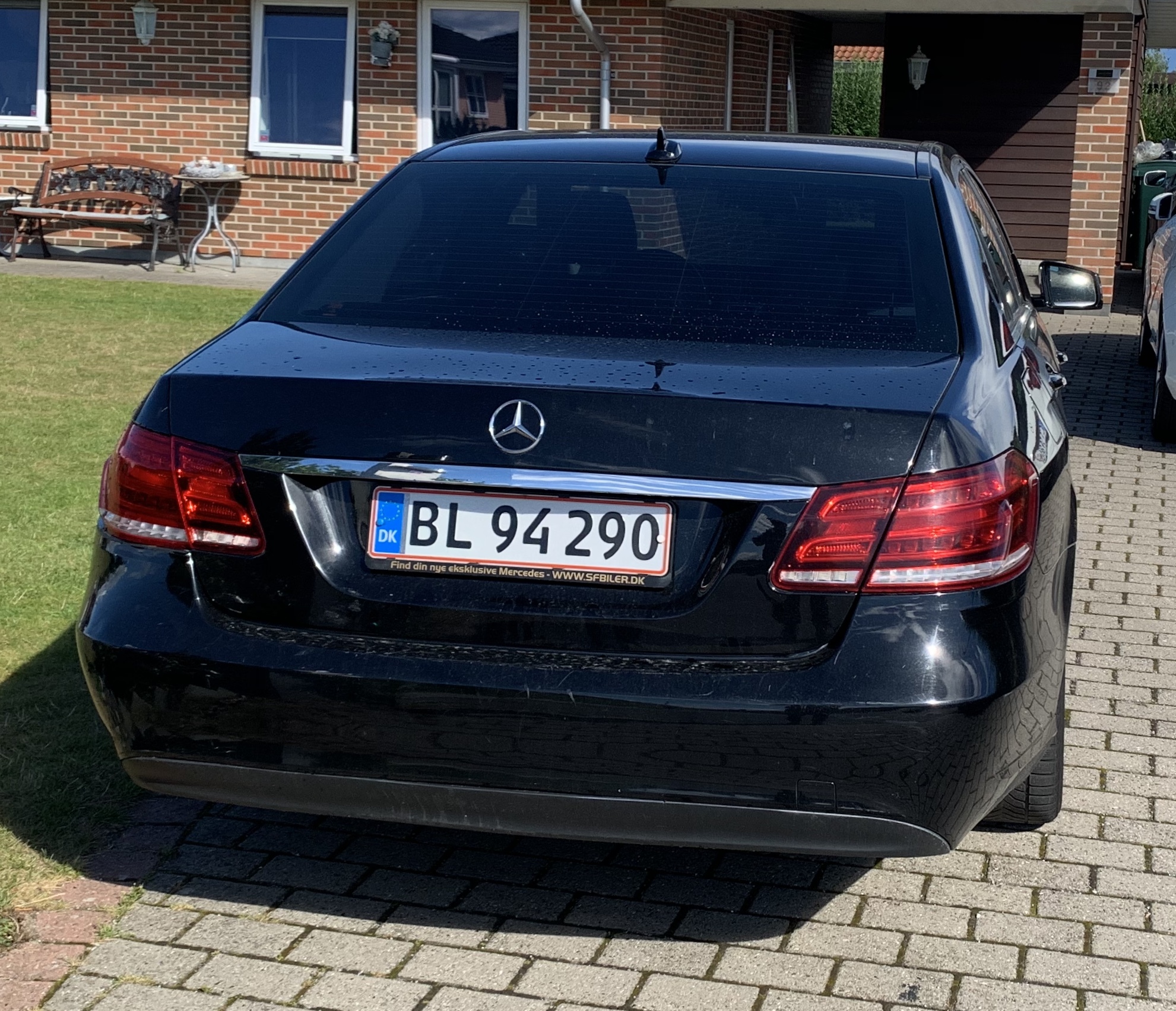 Sort Mercedes 200 E fra 2015
