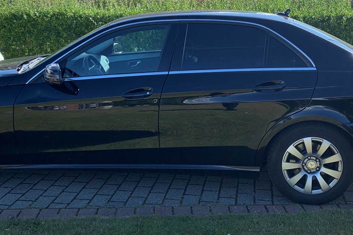 Sort Mercedes 200 E fra 2015