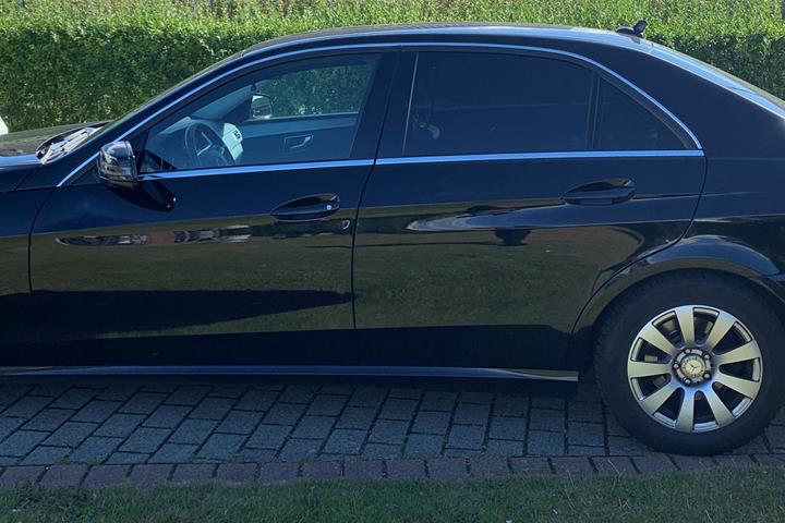 Sort Mercedes 200 E fra 2015