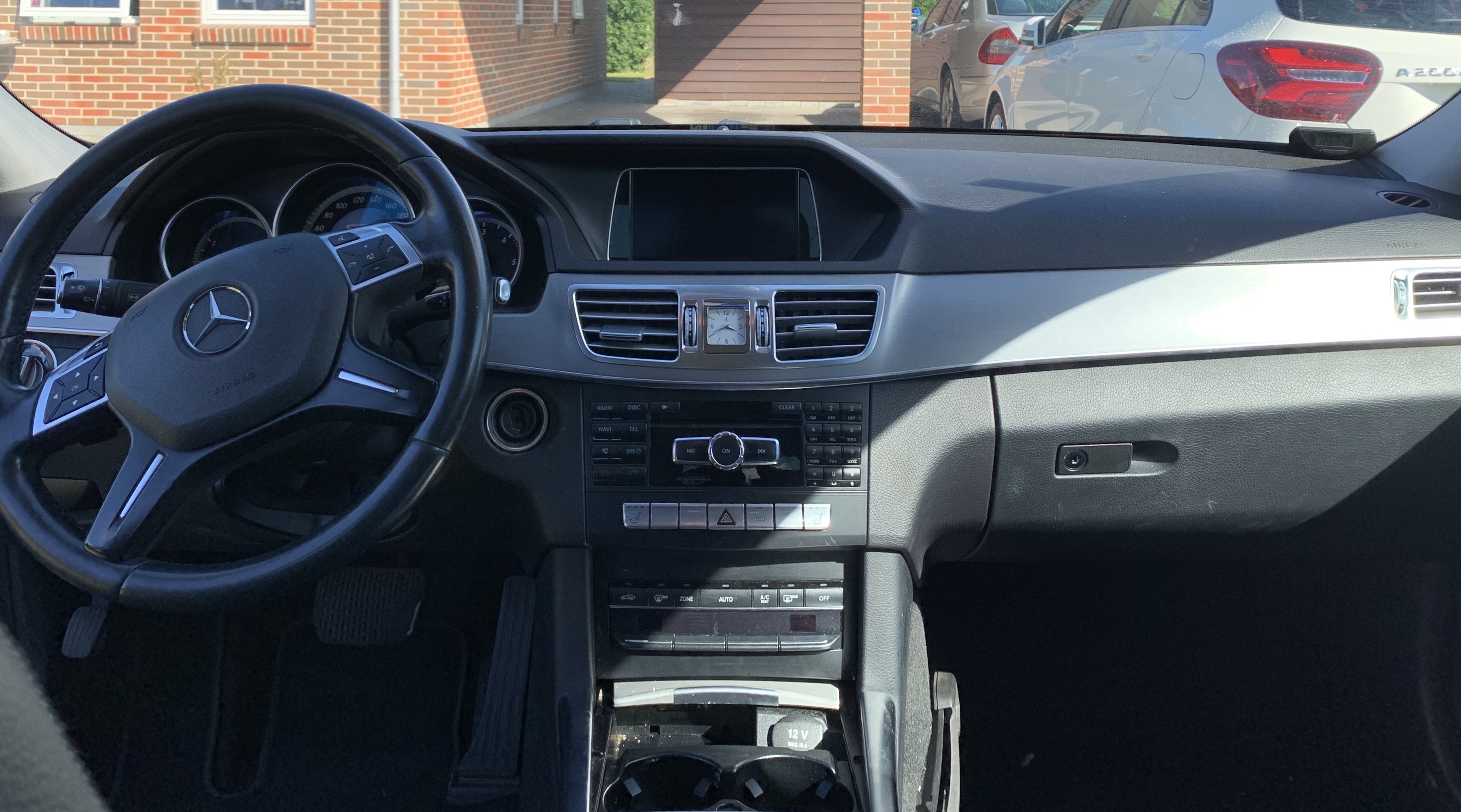 Sort Mercedes 200 E fra 2015