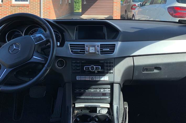 Sort Mercedes 200 E fra 2015