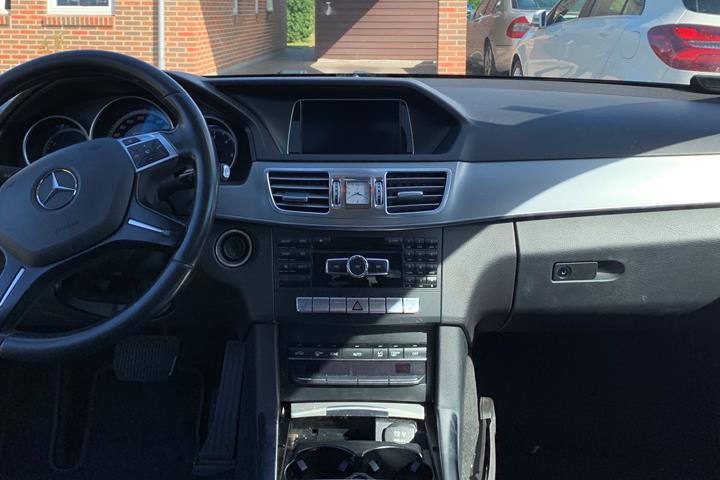 Sort Mercedes 200 E fra 2015