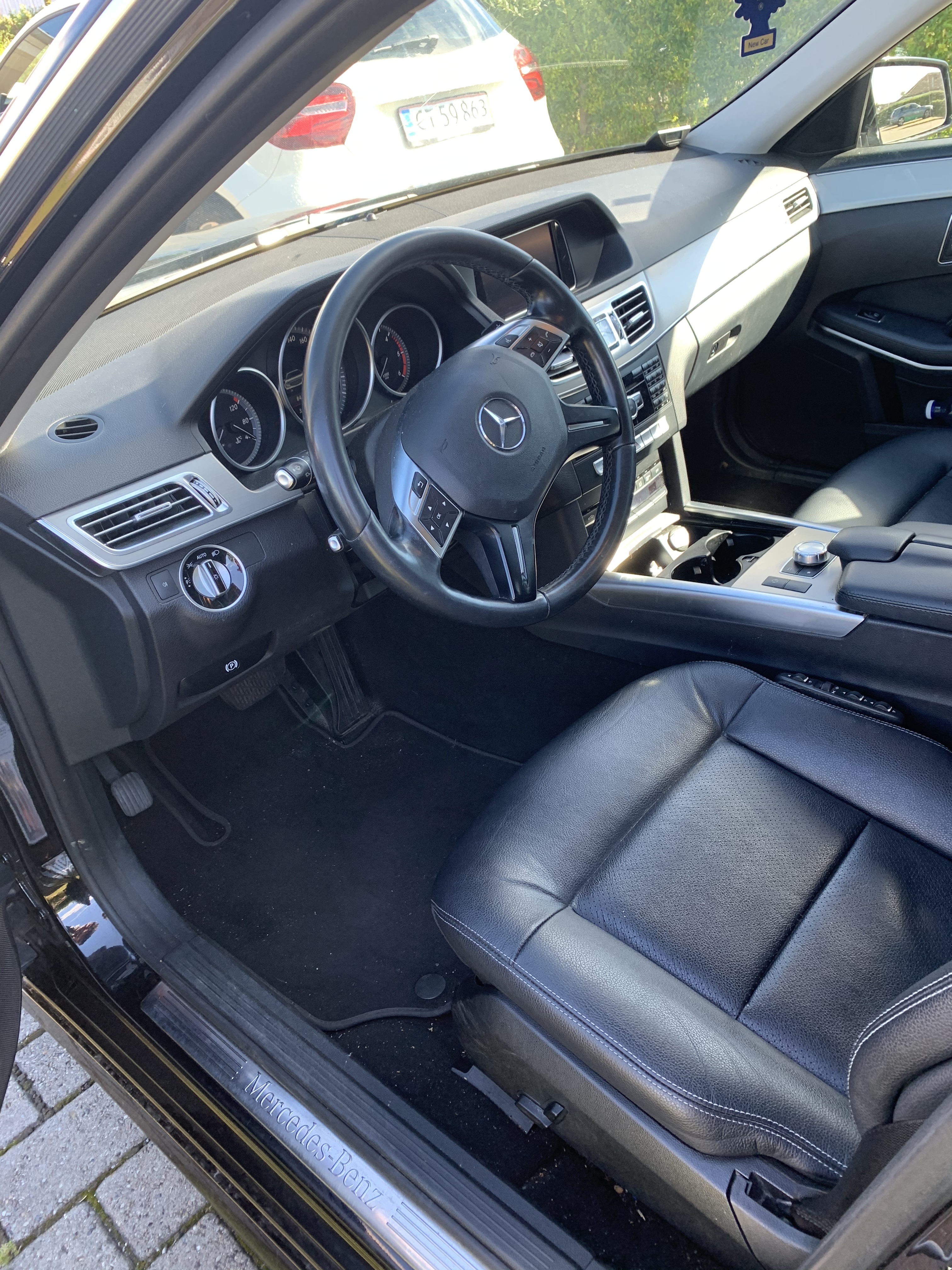 Sort Mercedes 200 E fra 2015
