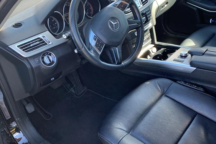 Sort Mercedes 200 E fra 2015