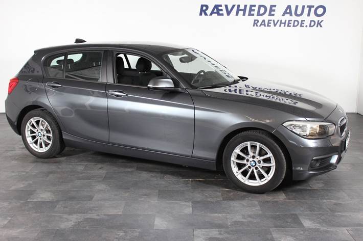 Grå BMW 118i fra 2018
