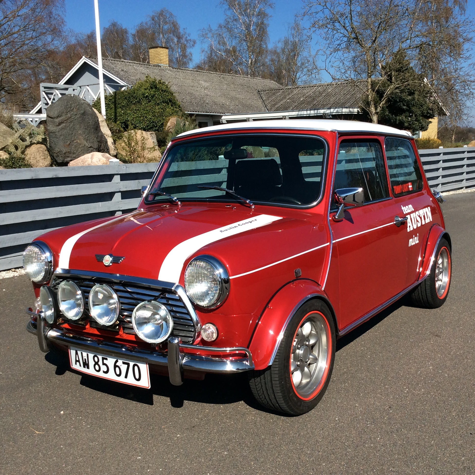 Rød Austin Mini fra 1989