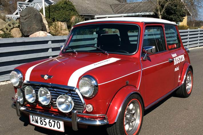 Rød Austin Mini fra 1989