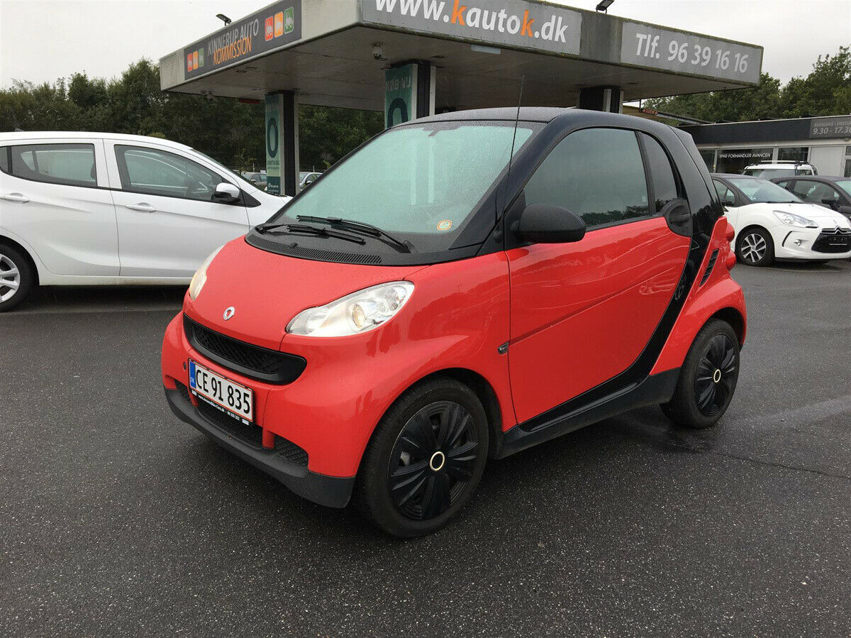 Rød Smart ForTwo Coupé fra 2011