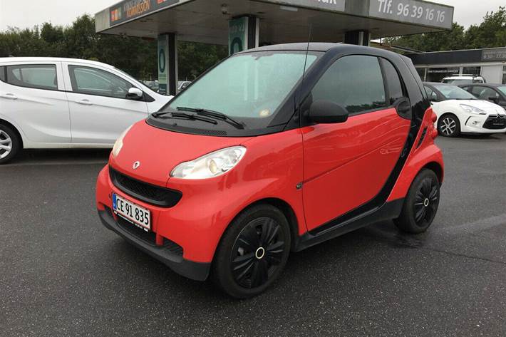 Rød Smart ForTwo Coupé fra 2011