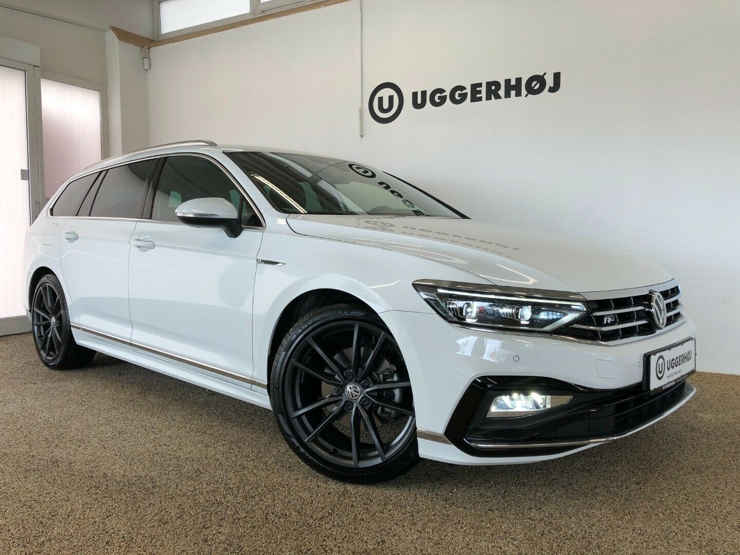 Hvid VW Passat fra 2020
