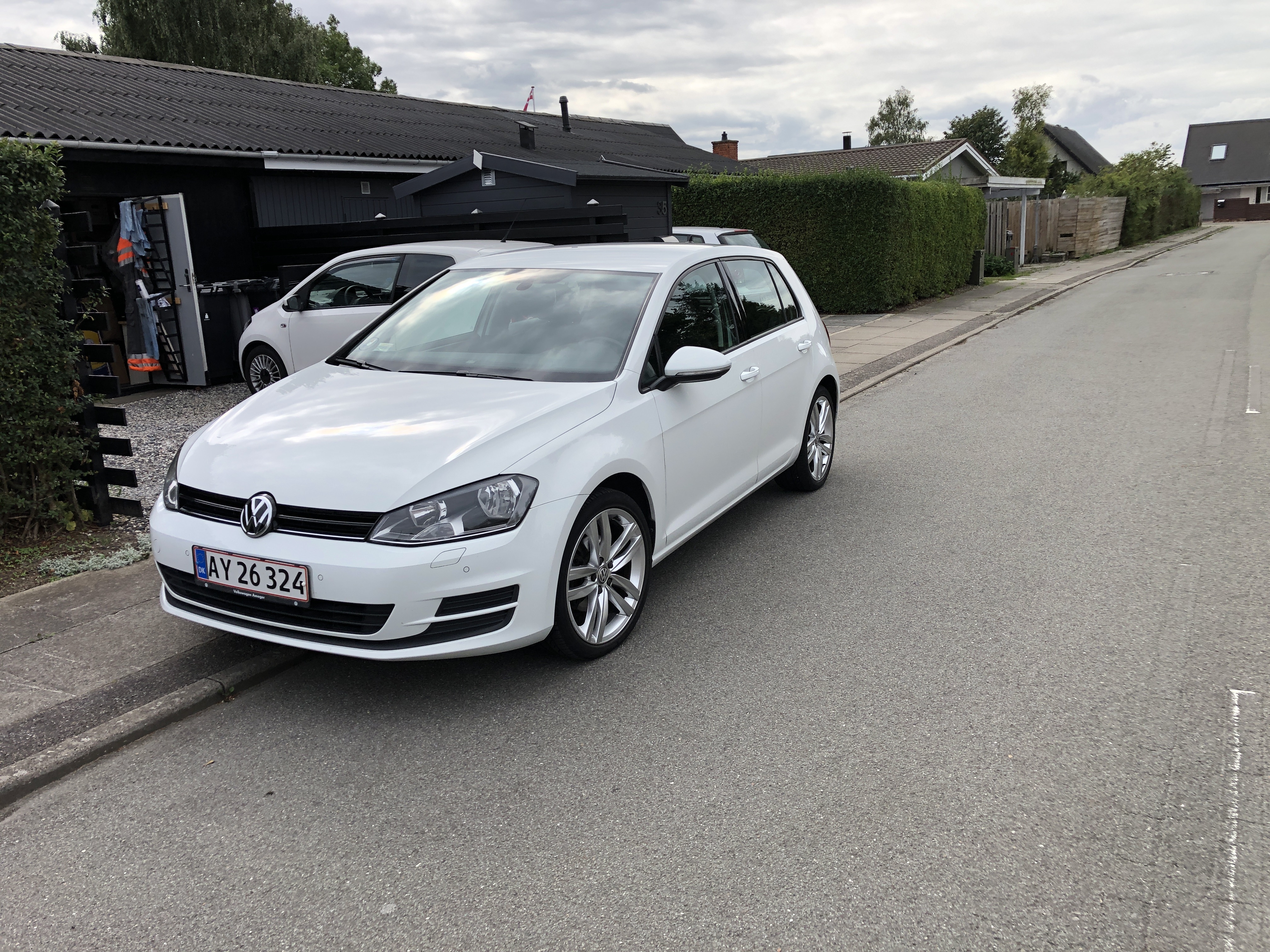 Hvid VW Golf VII fra 2016