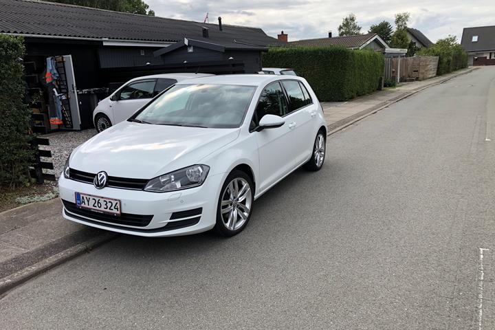 Hvid VW Golf VII fra 2016