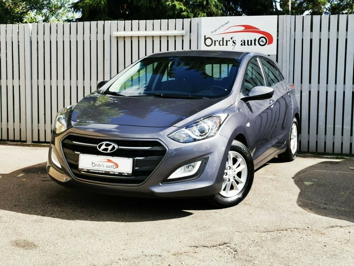 Grå Hyundai i30 fra 2016