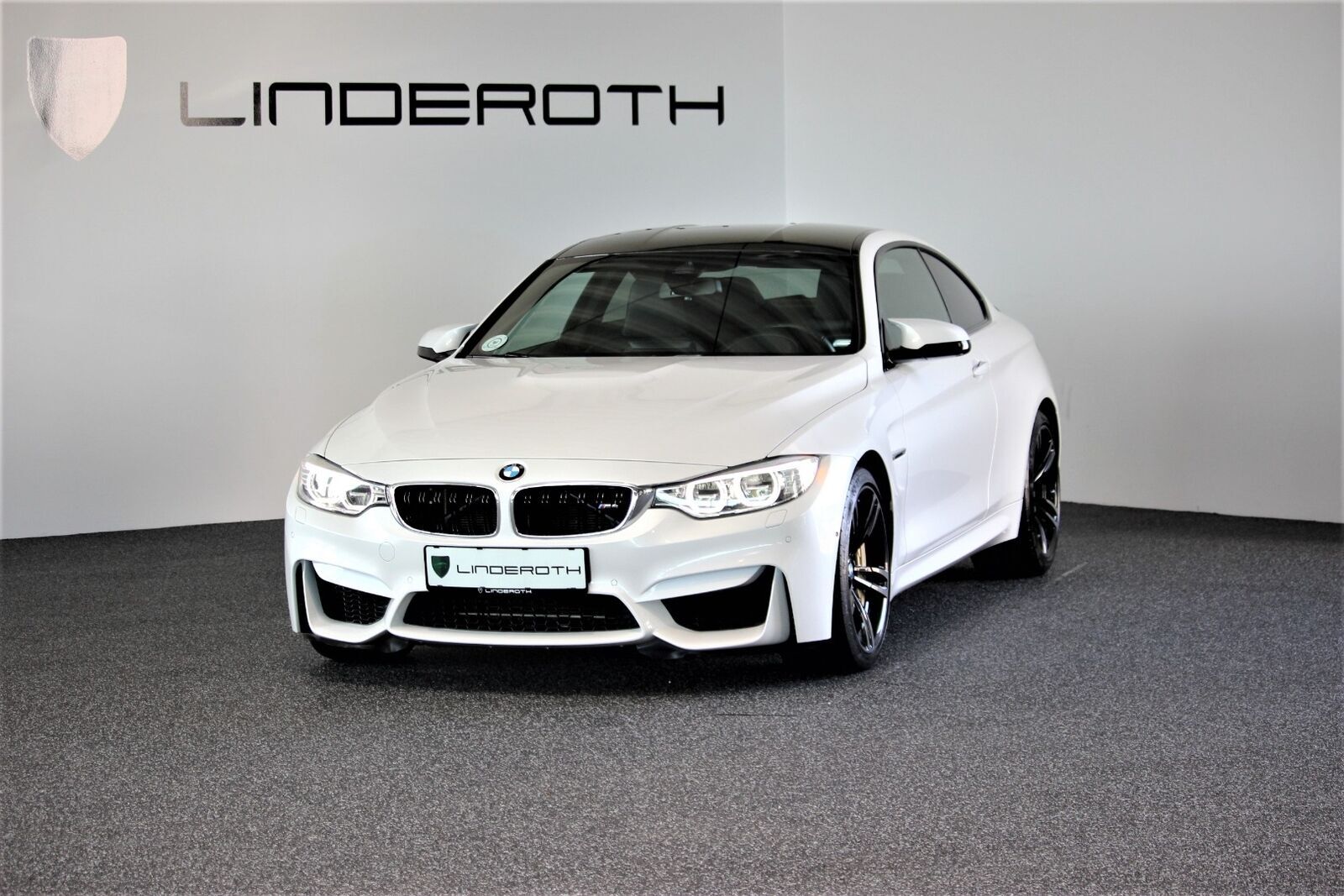 Grå BMW M4 fra 2014