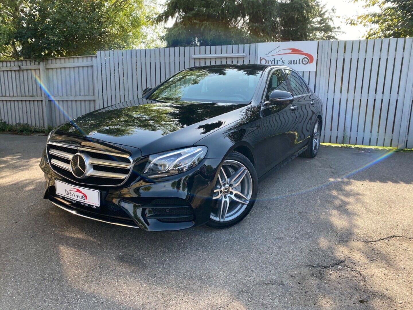 Grå Mercedes E220 d fra 2017