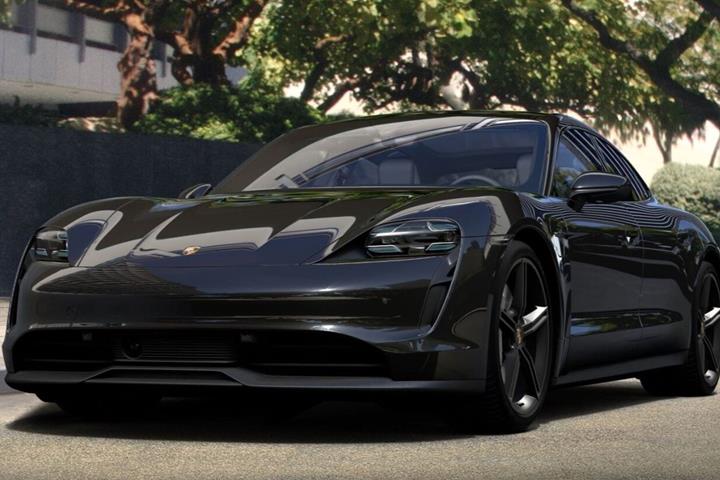 Grå Porsche Taycan 4S fra 2020