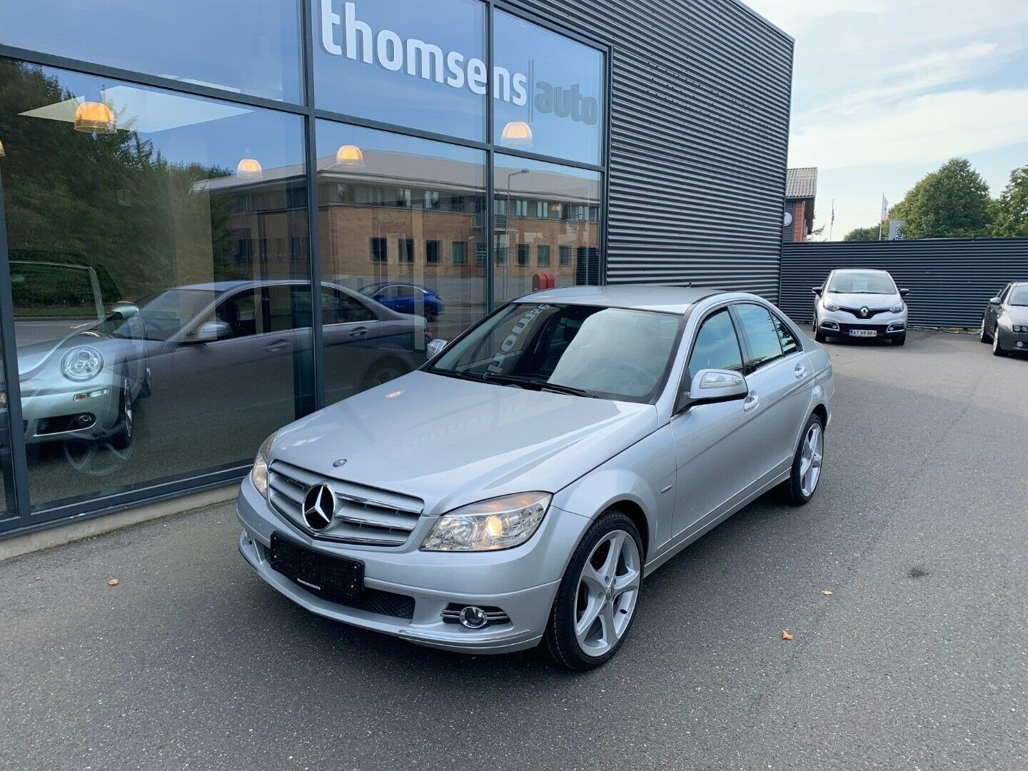 Grå Mercedes C320 fra 2008