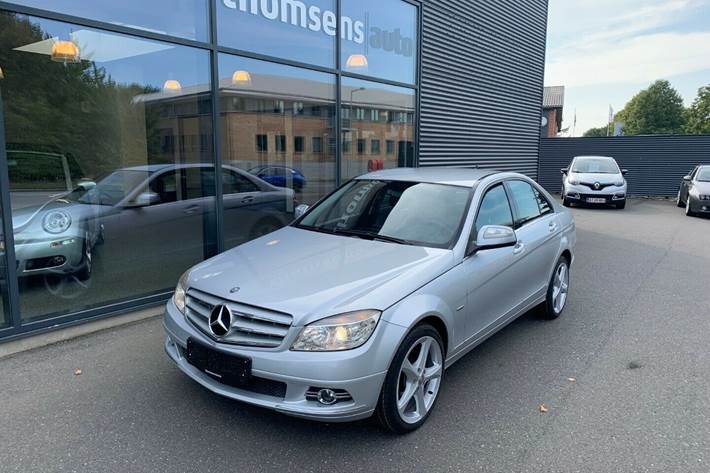 Grå Mercedes C320 fra 2008