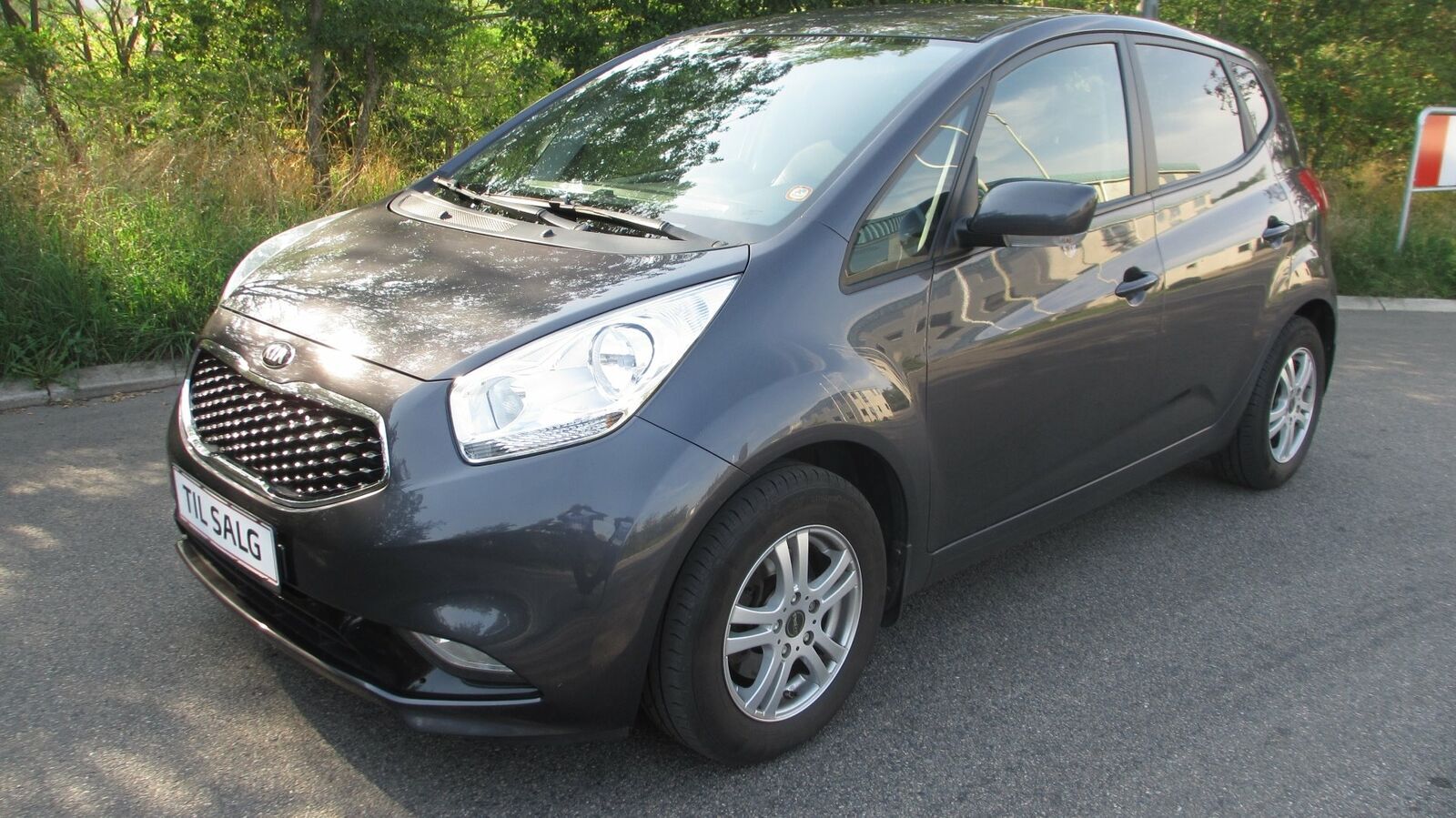 Grå Kia Venga fra 2016