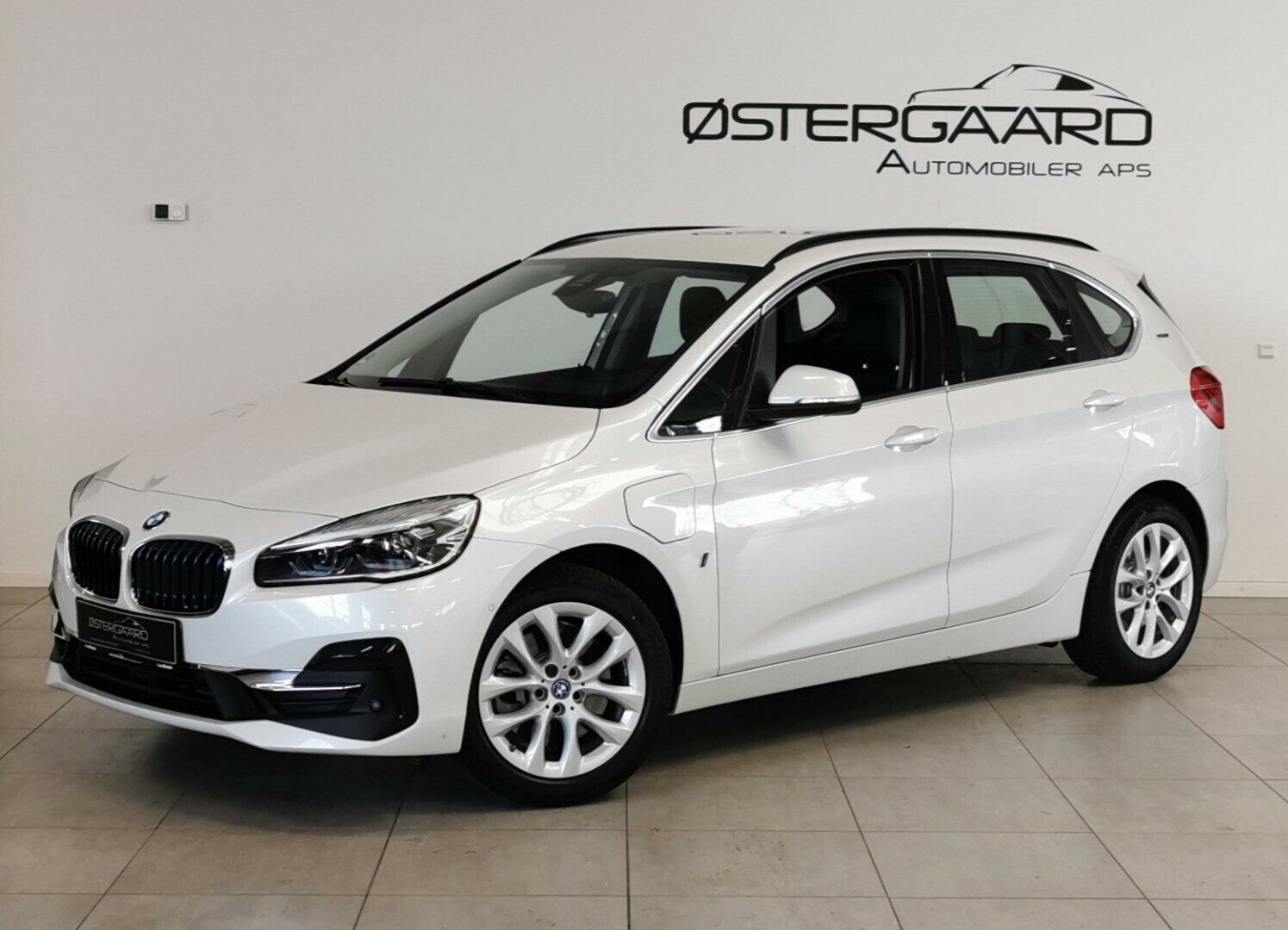 Grå BMW 225xe fra 2019