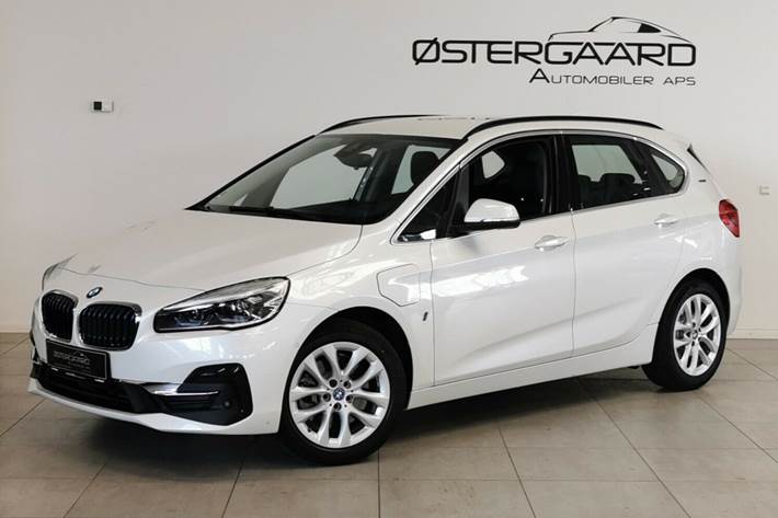 Grå BMW 225xe fra 2019