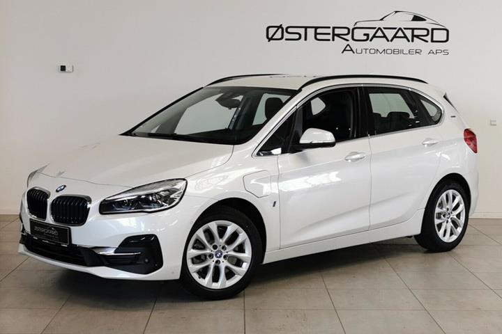 Grå BMW 225xe fra 2019