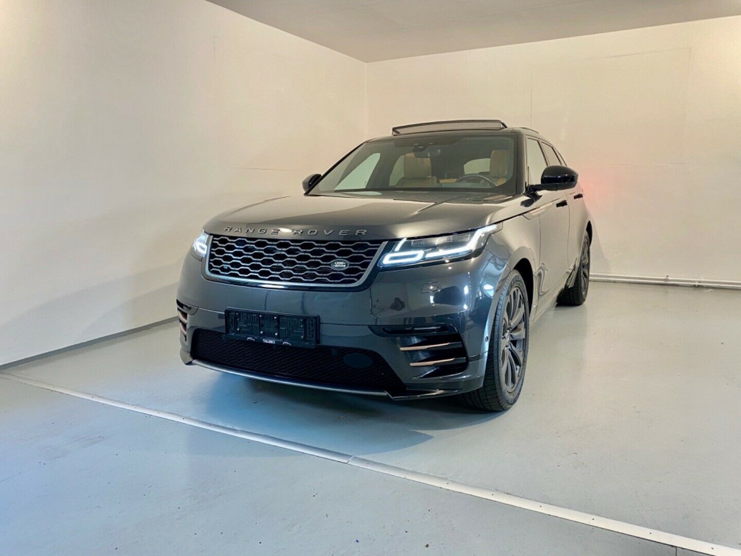 Grå Land Rover Range Rover Velar fra 2017