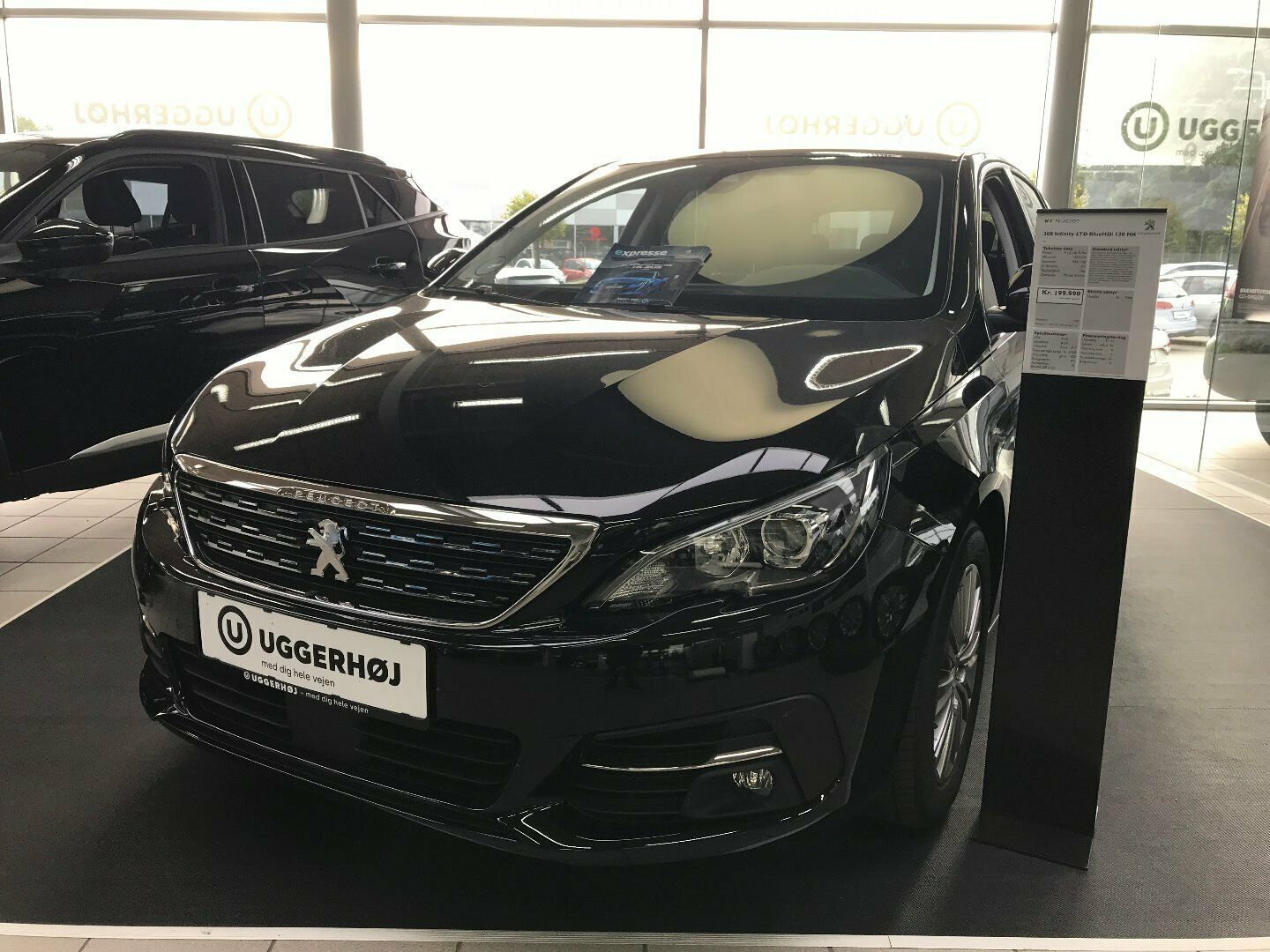 Grå Peugeot 308 fra 2020