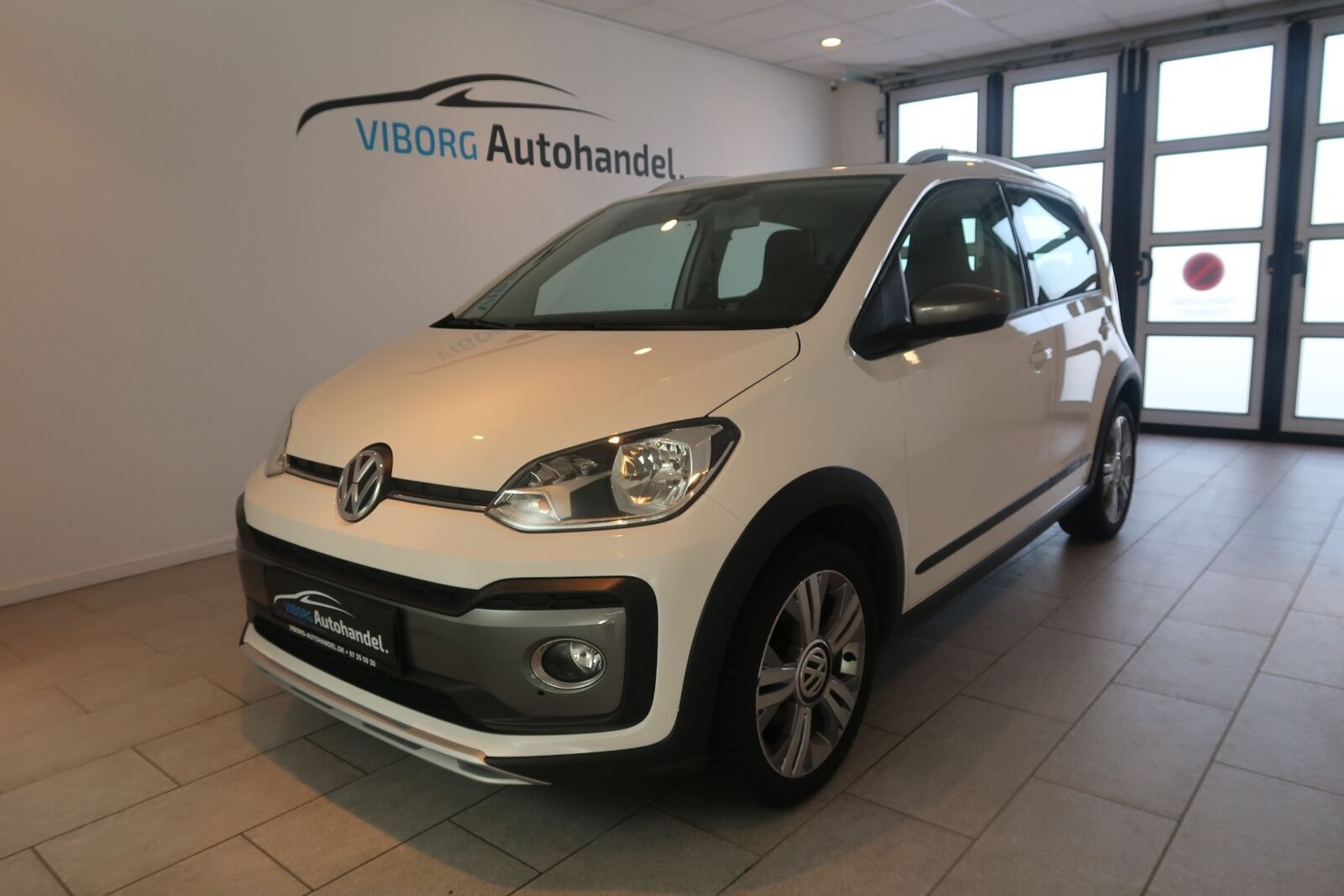 Hvid VW Up! Cross fra 2018