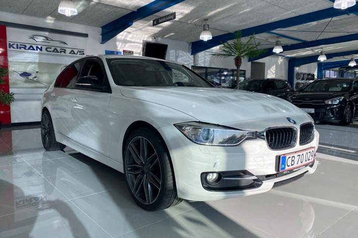 Grå BMW 318d fra 2014