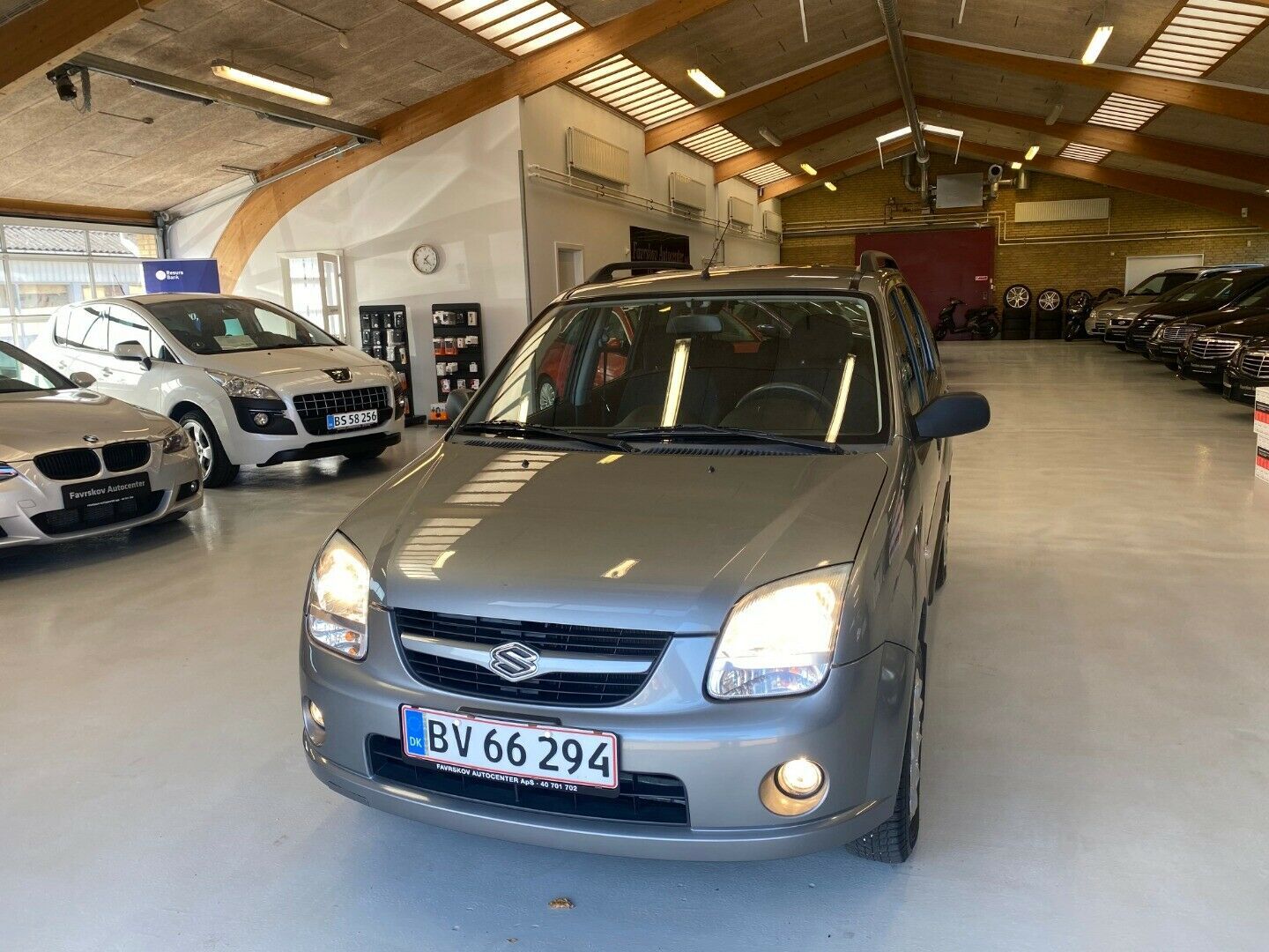 Grå Suzuki Ignis fra 2005