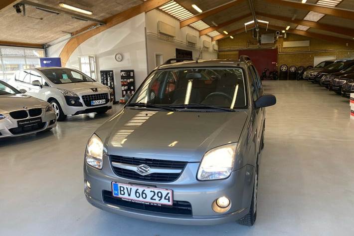 Grå Suzuki Ignis fra 2005